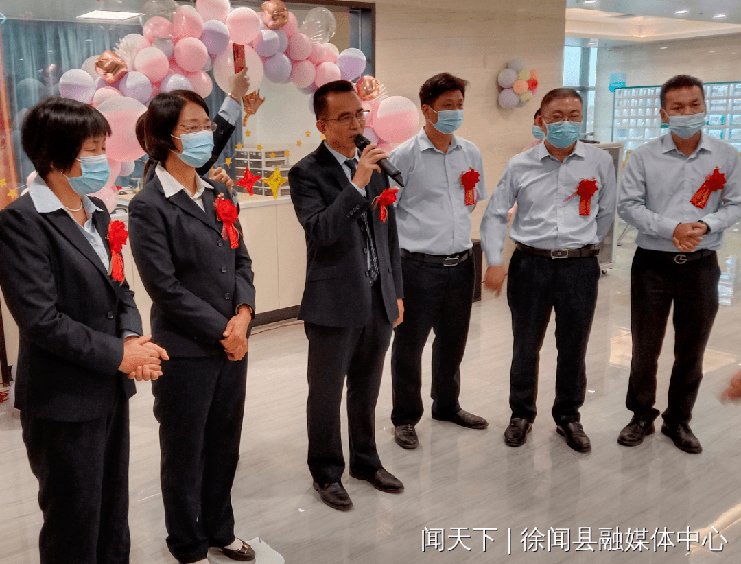 在乔迁仪式上,金呈祥代表医院对产科的乔迁表示祝贺,并对产科提出三点