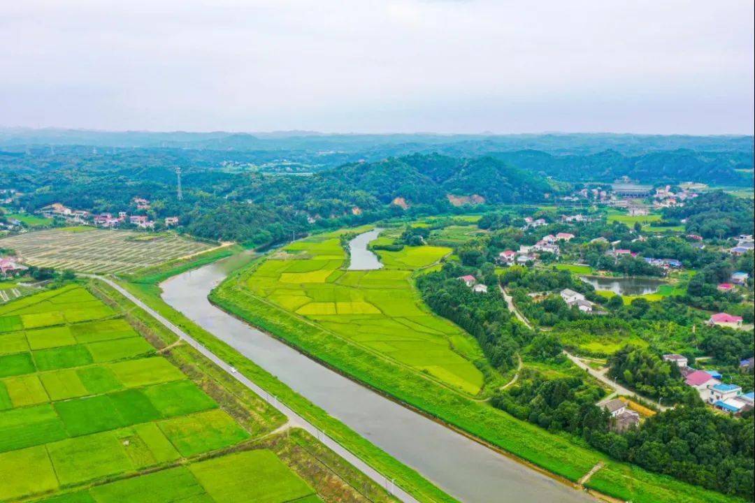 奔流长沙捞刀河宝刀落碧水风光今胜昔