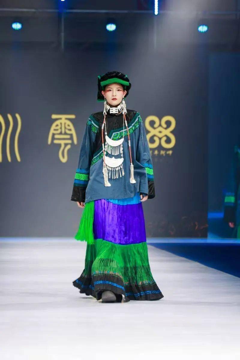 国际会展中心 宁波时尚节 | 凉山服饰秀，惊艳甬城