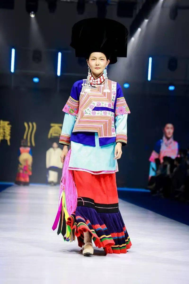 国际会展中心 宁波时尚节 | 凉山服饰秀，惊艳甬城