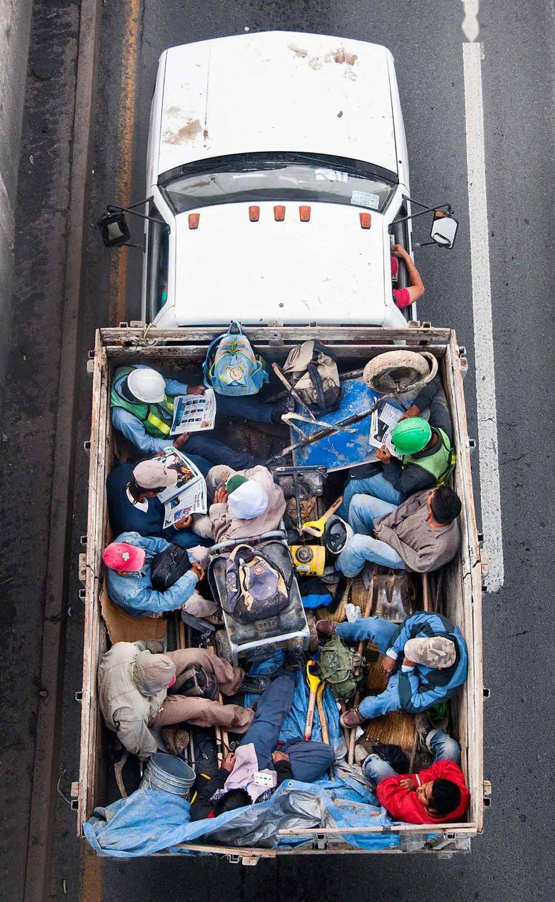 最繁忙公路上的搭车人