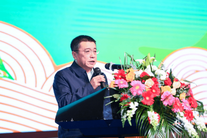 张强市长致辞"张强市长代表市委,市政府对峰会的开幕表示热烈祝贺.