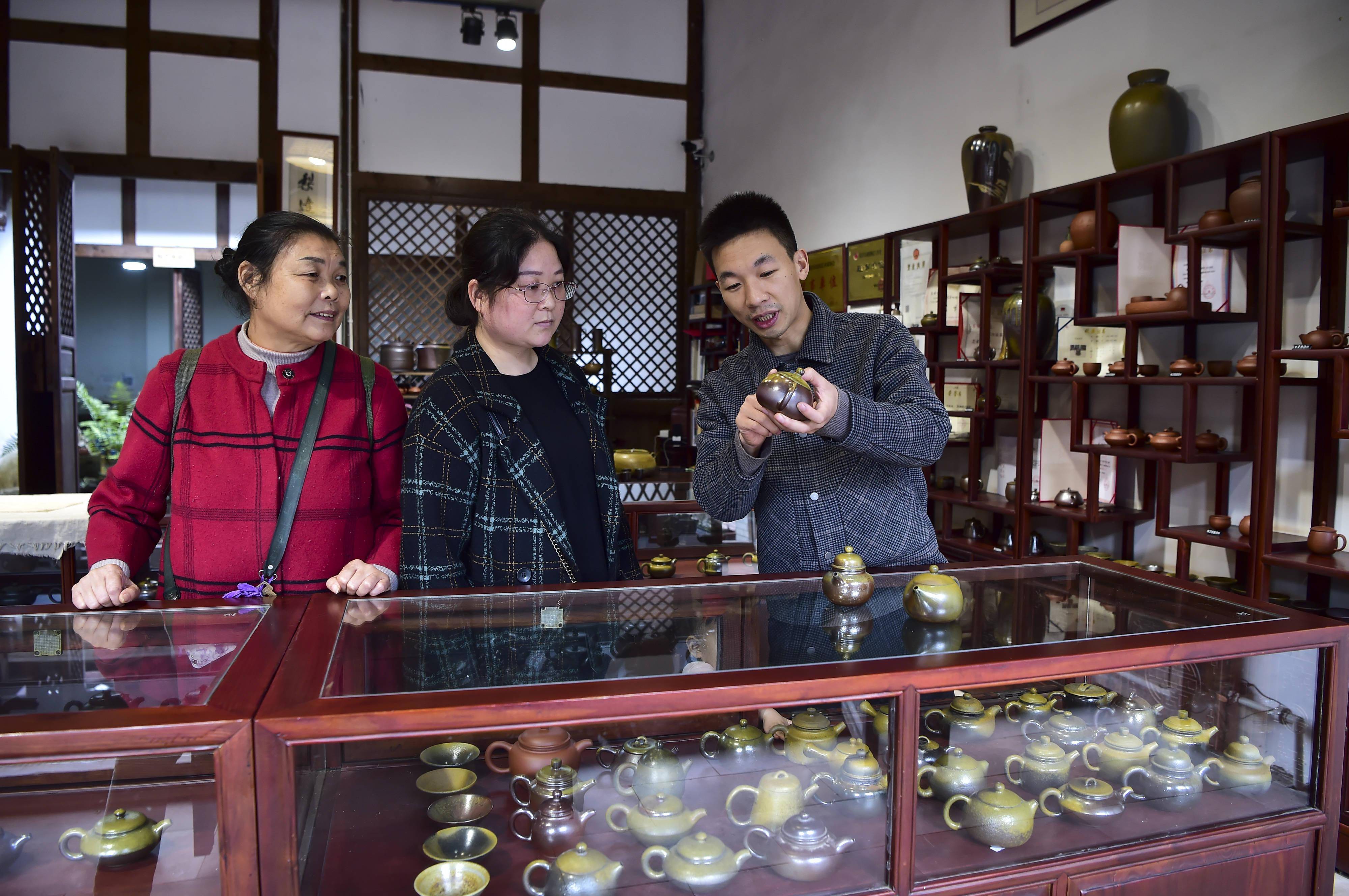 技艺|“90后”吕继成：给荣昌陶注入新活力