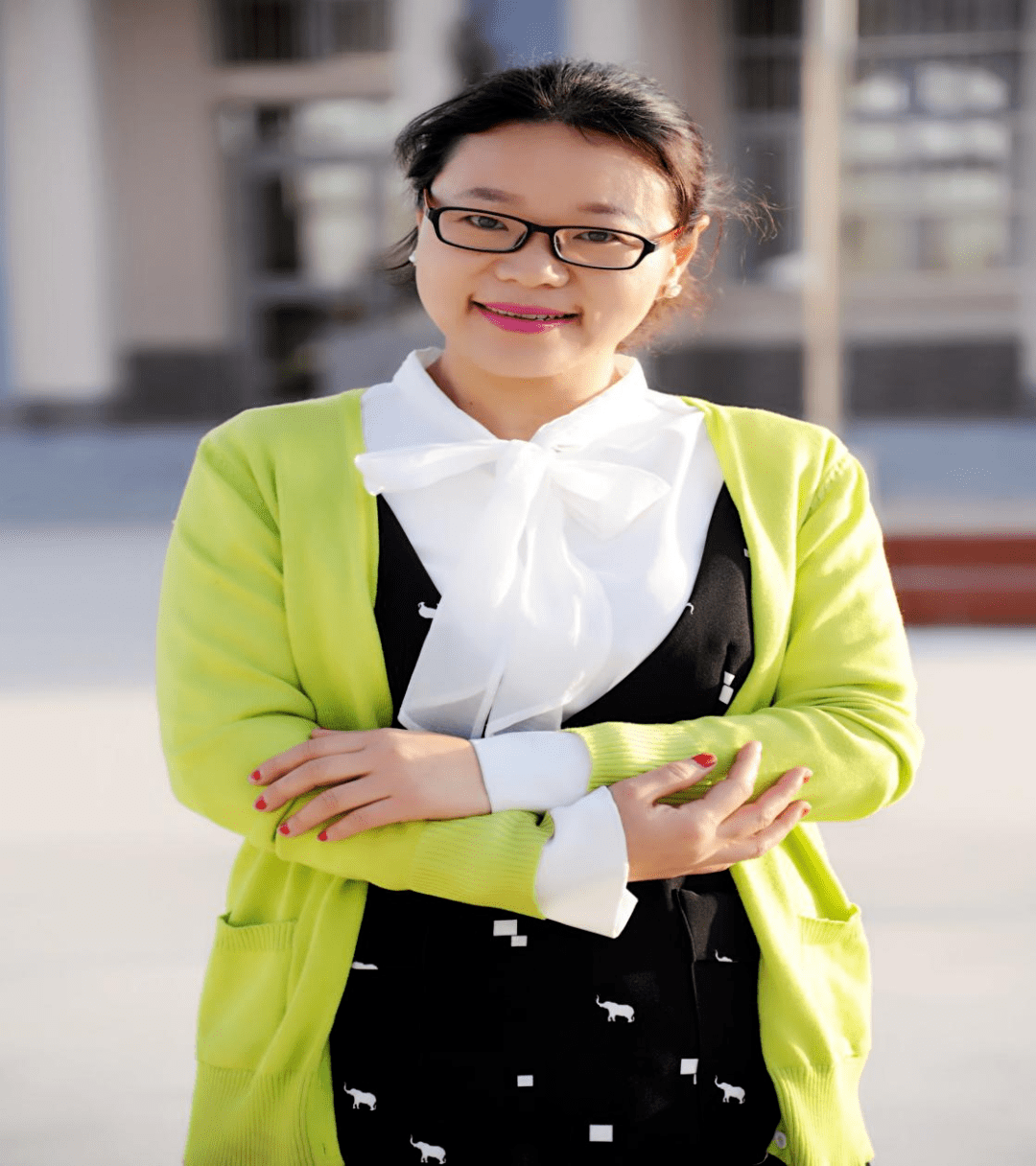 嘉宾:李莉荣,中学语文高级教师 新疆维吾尔自治区教学能手,现任教于