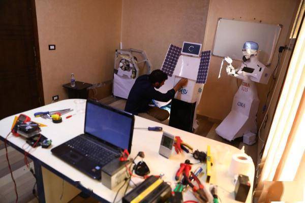 办公|埃及：从空气中提取水的机器人
