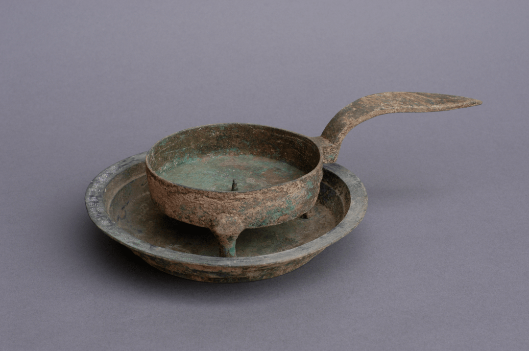 平博珍藏铜行灯