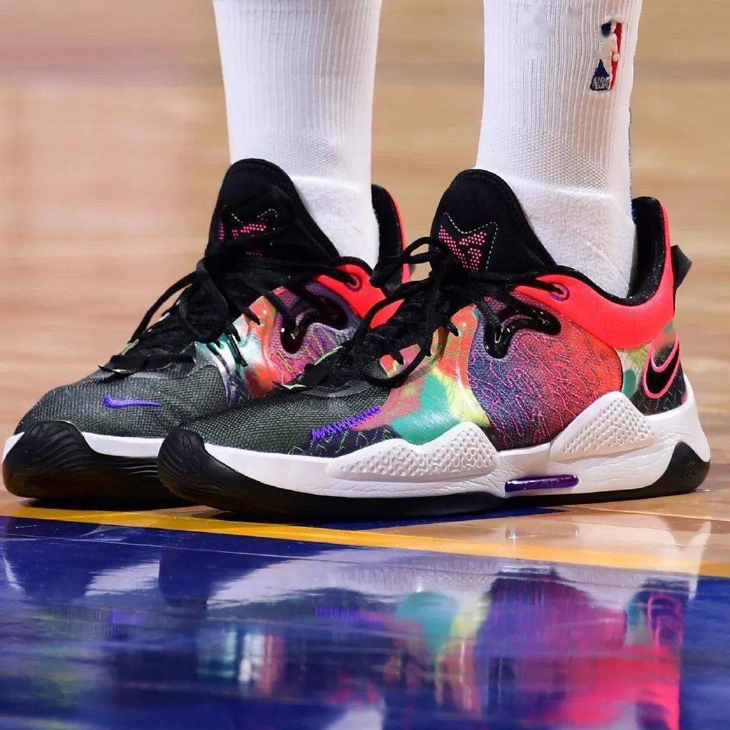 上脚图 | 哈登开心比耶,丁威迪又上脚可兰白克签名鞋!