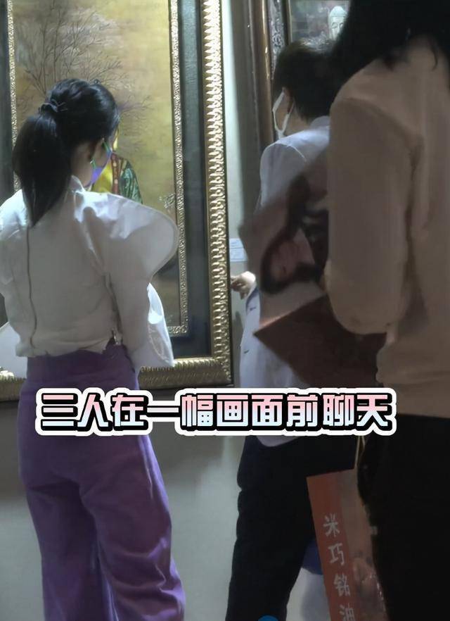 黄奕带女儿与男子约会,超大钻戒抢镜全程笑容满面,好事将近?