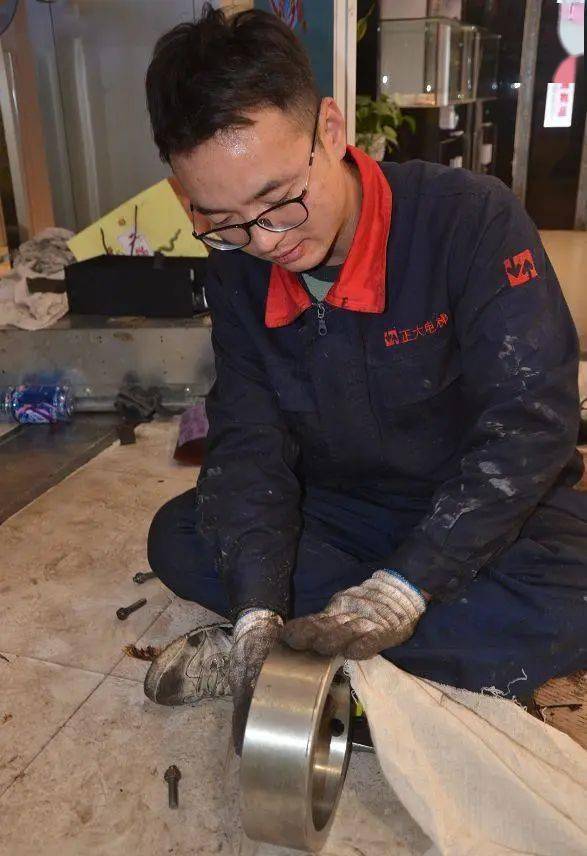 24小时待命的电梯维修工:请多一点理解和尊重.