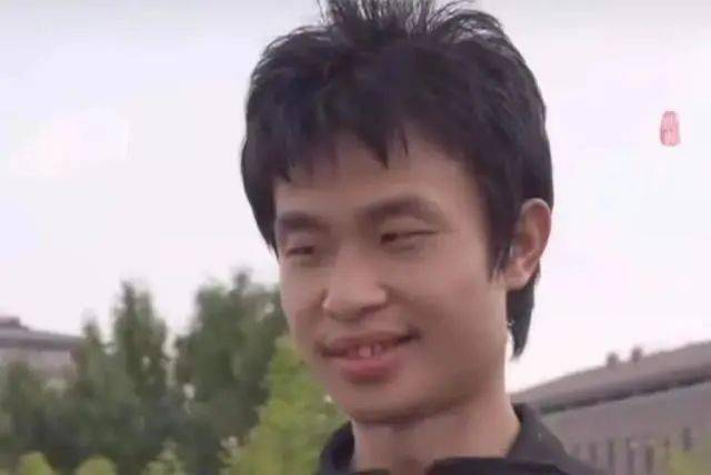 形象|北大“韦神”再现，精神面貌焕然一新，路人调侃：秒变男神！