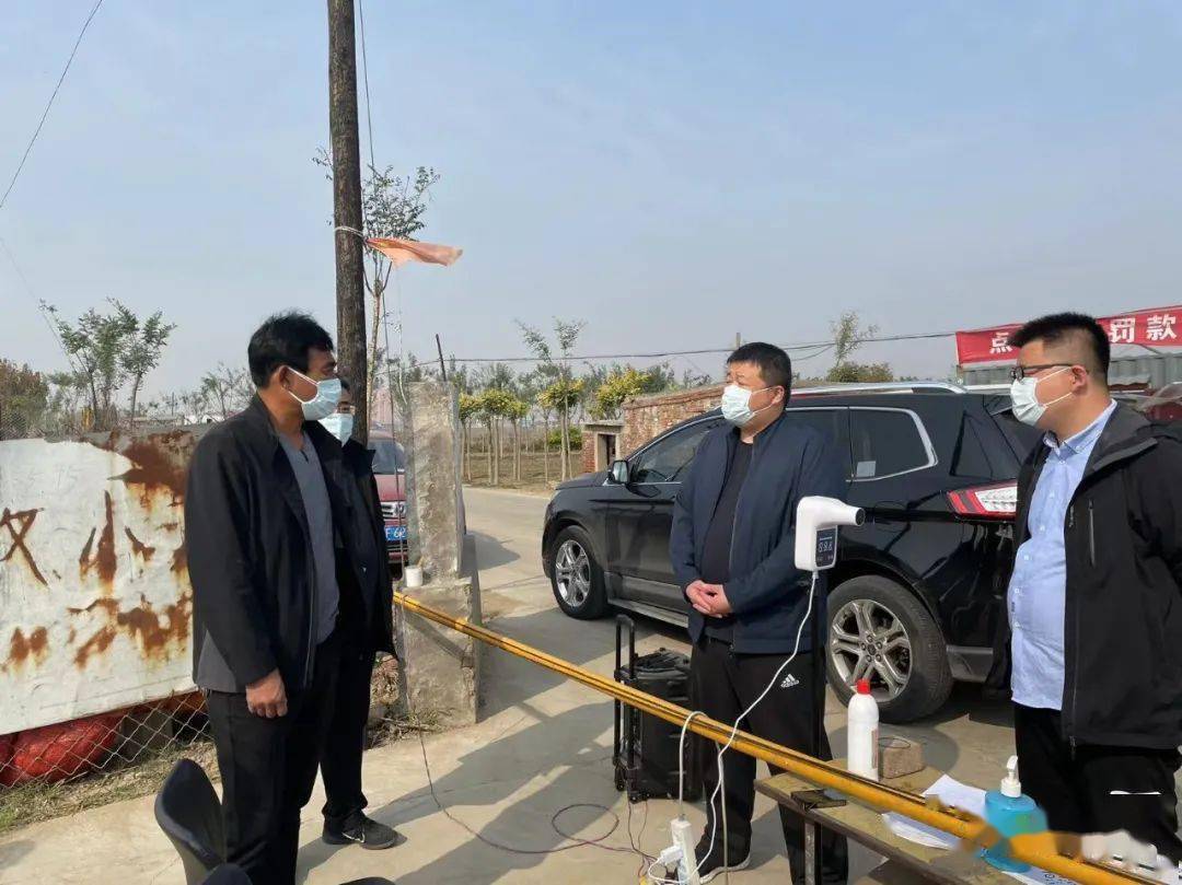 在南刘家庄村,冯金亮同志查看了宅改工作,他指出宅