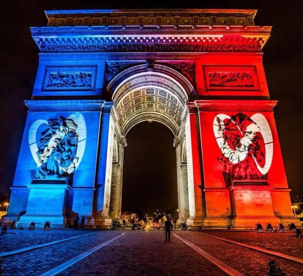 半个地球的形象在流行,edm领域称霸一方,更是在2017年登顶凯旋门演出