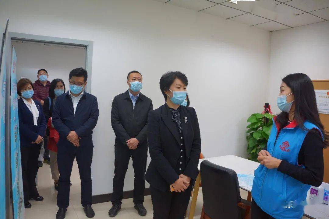 民政部民间组织管理局副局长吕晓莉对东城区在社会组织发展情况与突出