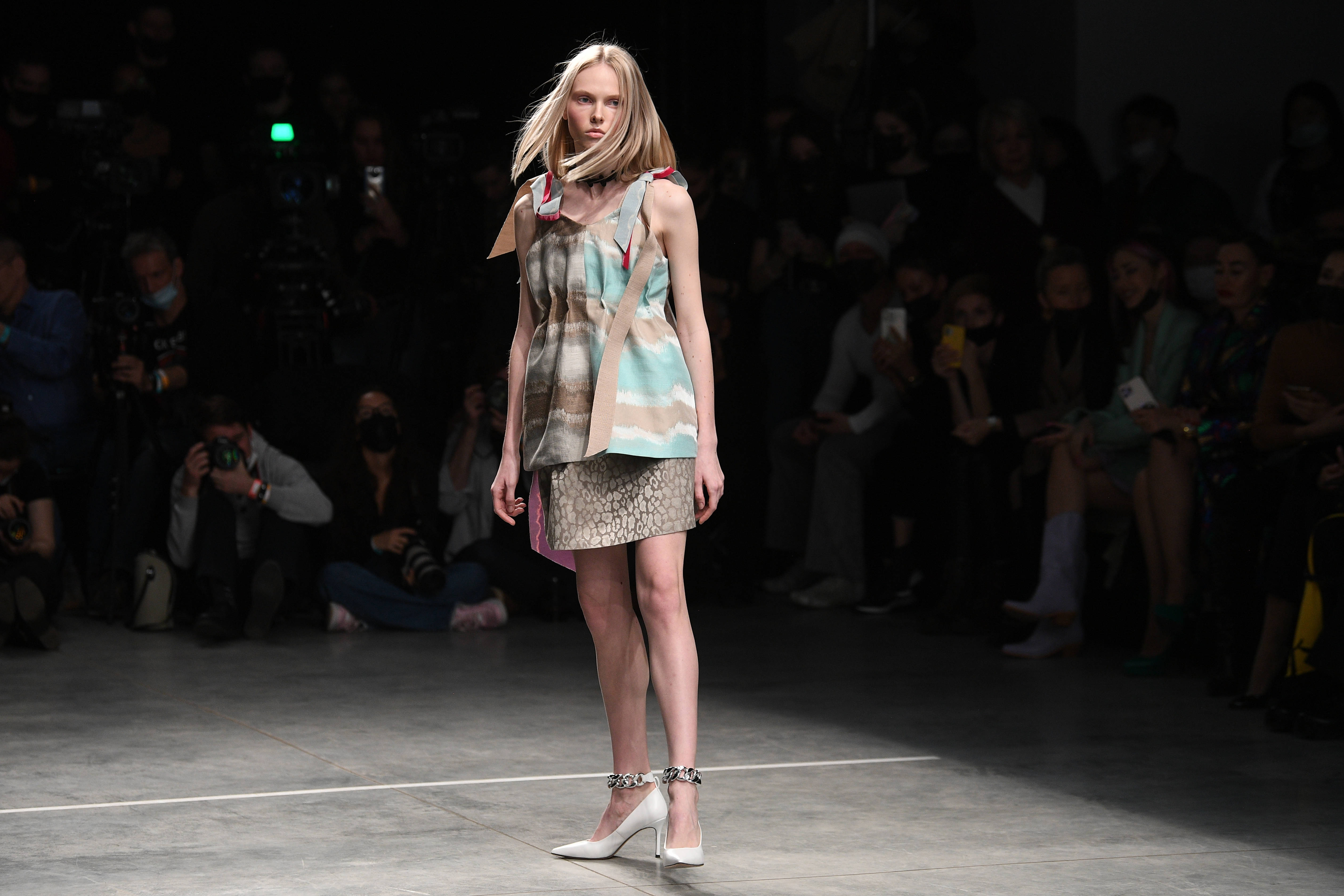 外代 设计师谢尔盖·瑟索耶夫时装秀