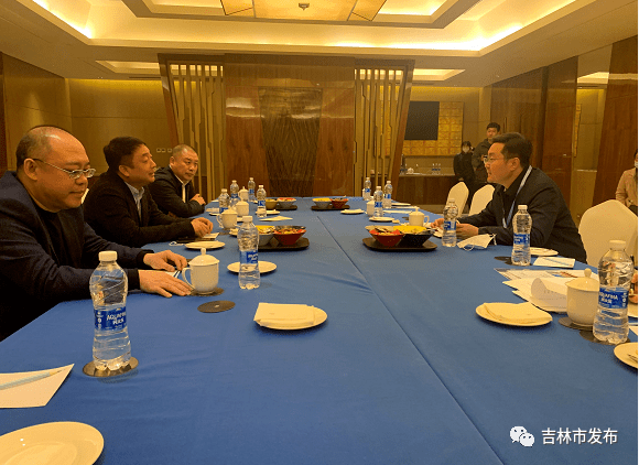 中研高分子材料有限公司经理孙传国,辽宁福鞍重工公司董事长吕世平