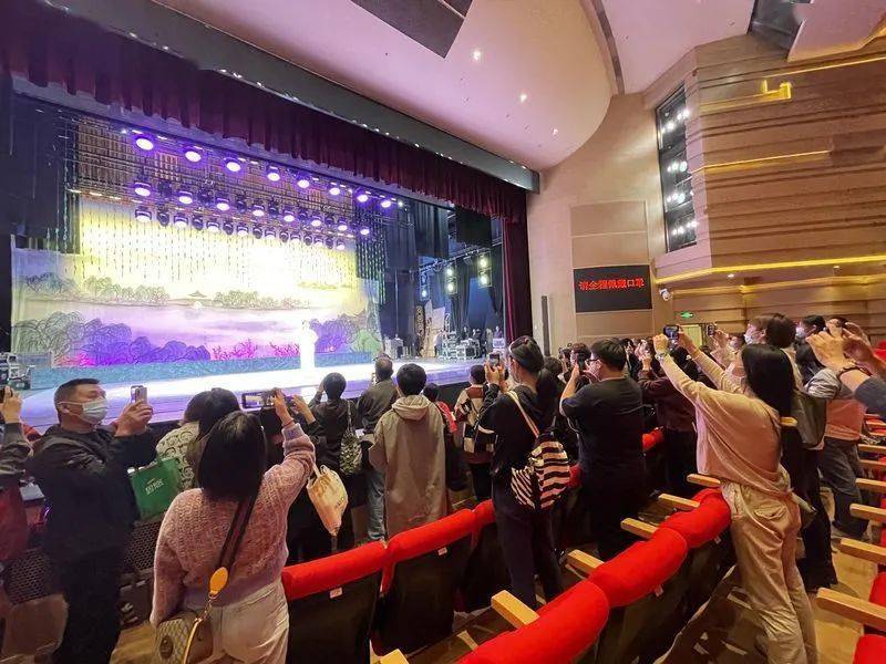 不进天蟾不成名楼胜在天蟾逸夫舞台从艺以来首次返场演出