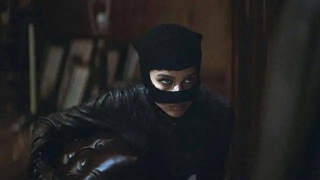 安妮·|小皮鞭+高跟鞋，8代真人版猫女，新《蝙蝠侠》猫女形象如何？