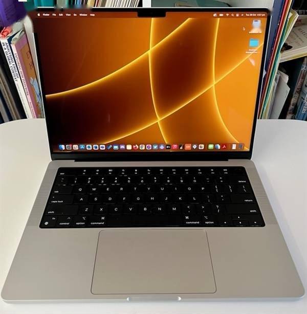 又见阴间设计！首批用户吐槽MacBook Pro屏幕四角“天圆地方”