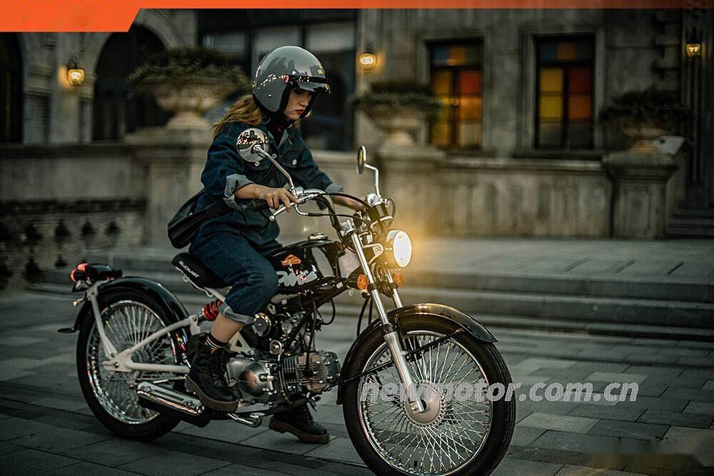 对bobber风格了解的车友都知道bobber大多都是单座的,它起源于二战后