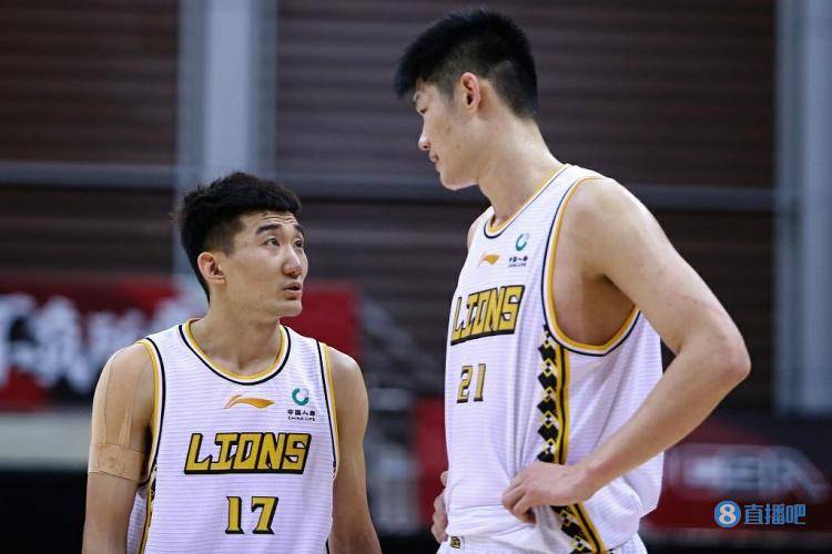 助攻|无敌！胡金秋半场25分 孙铭徽半场15分11助攻 两人共17投16中