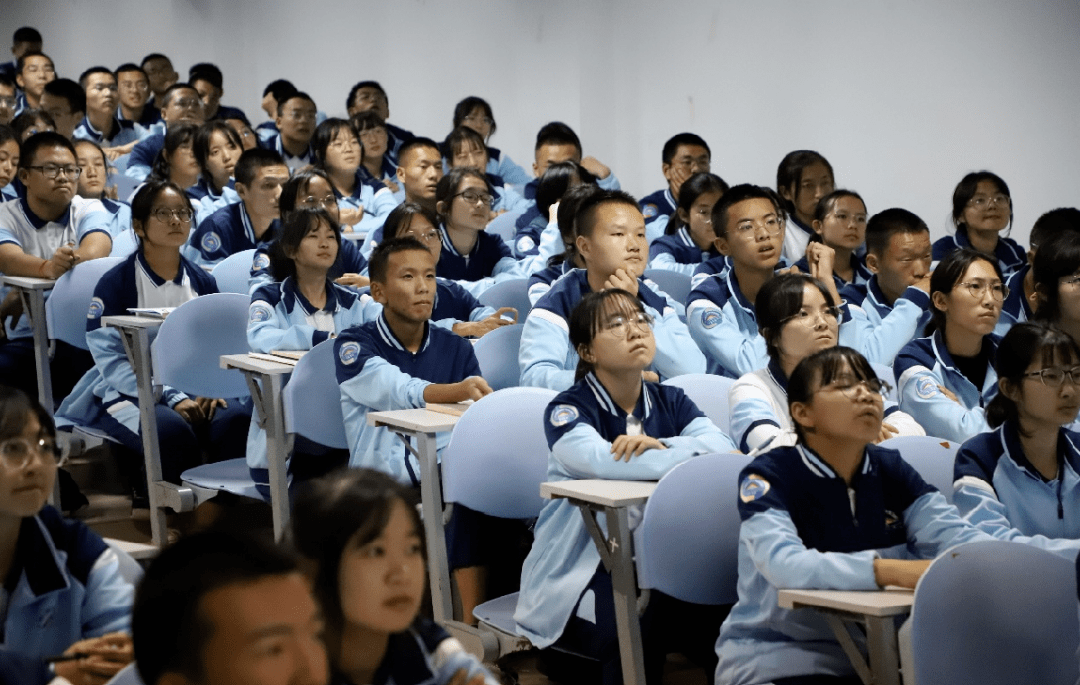 脚踏实地,仰望星空——同济大学第23届研支团云龙分团到云龙一中开展