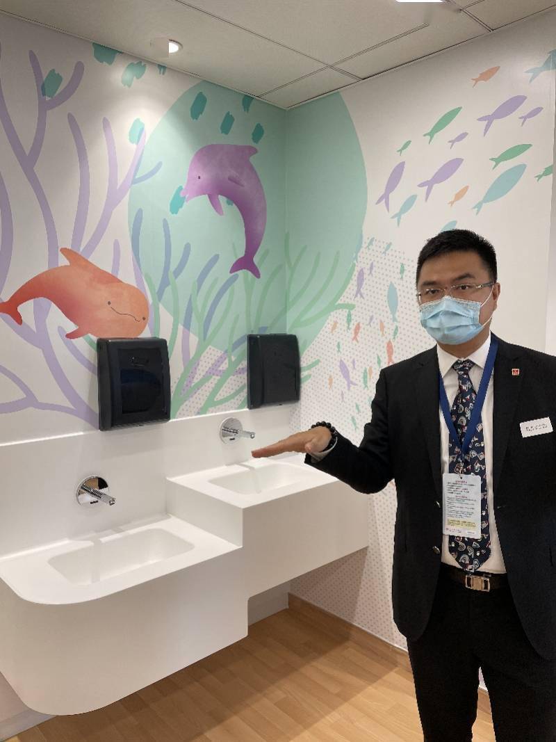 动物香港有家最不像医院的医院得奖无数，连画墙上的动物都得微笑