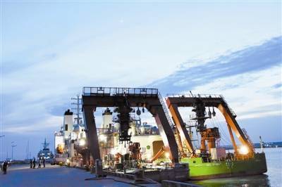 挺进万米深蓝 拓展深海科考