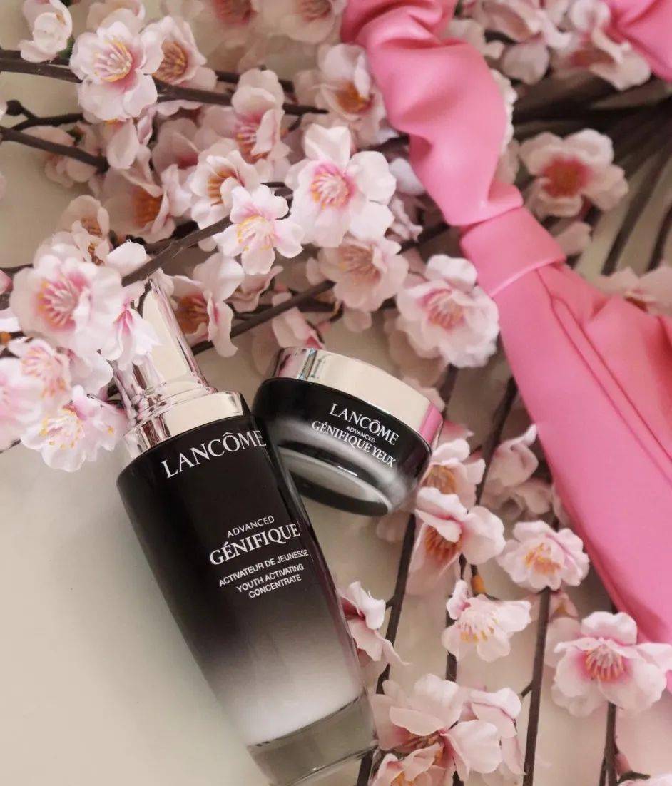 肌肤|坚持早C晚A后，我的脸竟然……