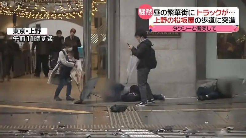 货车撞歪了路边的邮筒 日本大妈视若无睹继续投信让网友傻眼 车祸