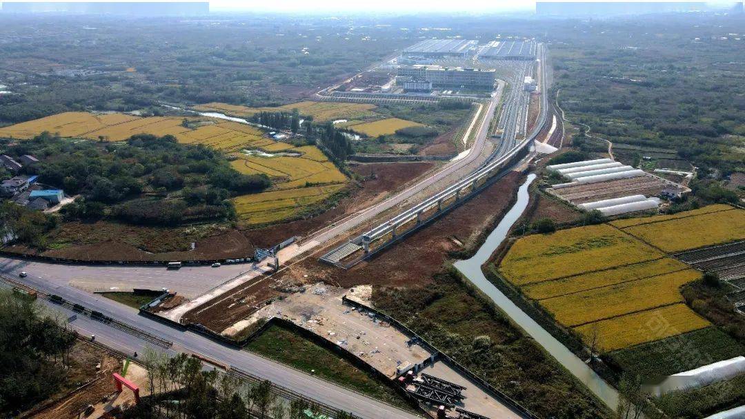 建设中的句容铁路站_高铁线