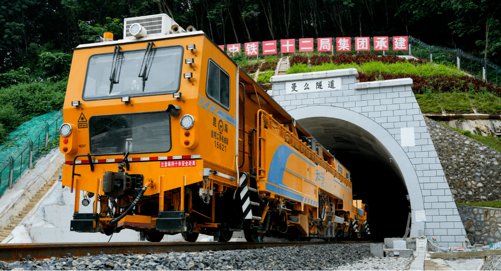 装备世界铁建装备大机打造高质量中老铁路