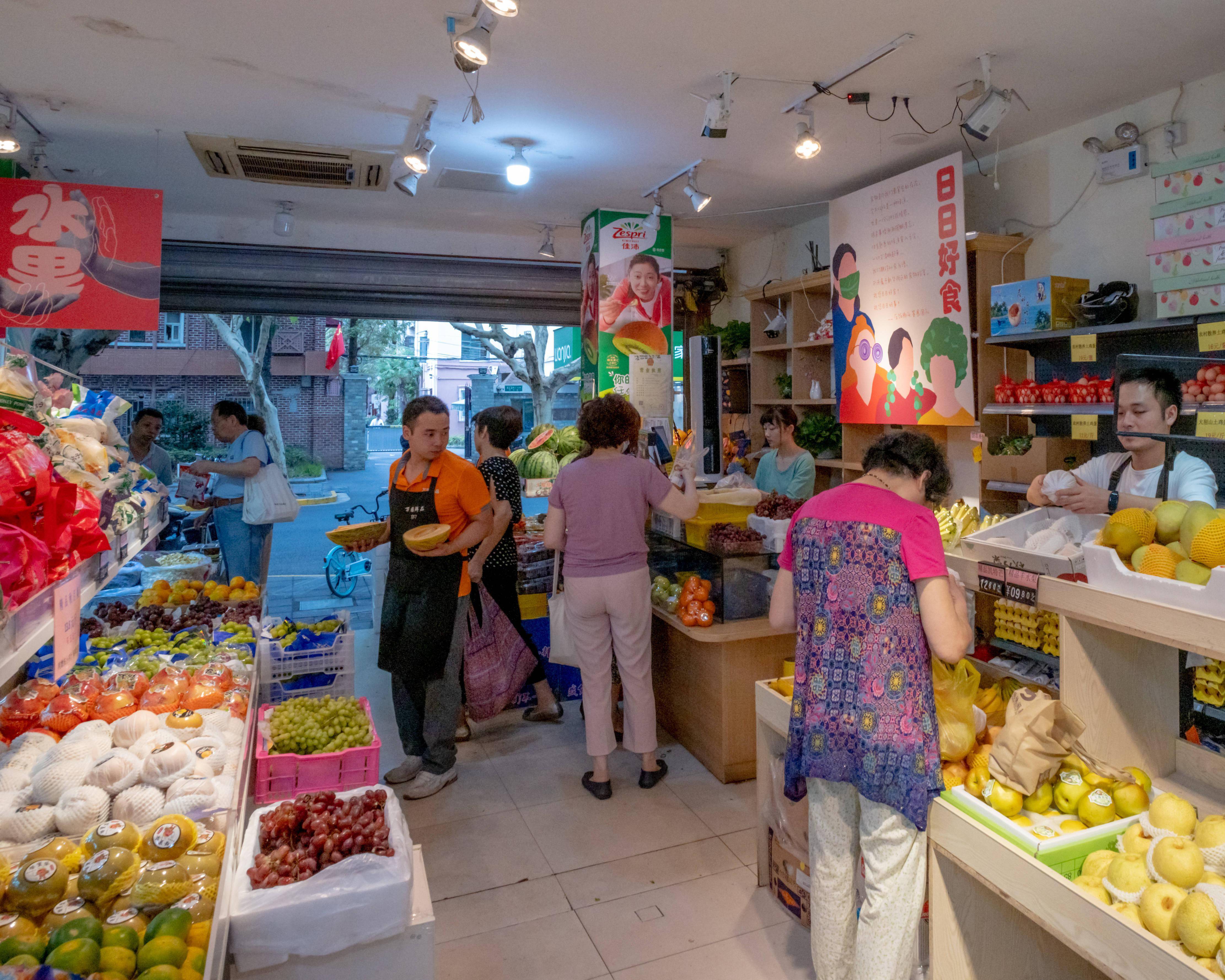 鲜品家门口小店办起社区展，普通人也有“被看见”的需要