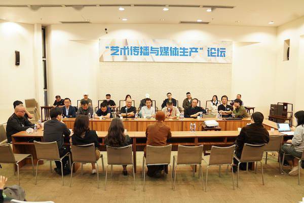 胡介|《画刊》封面计划的“快与慢”：媒体生产与艺术反思