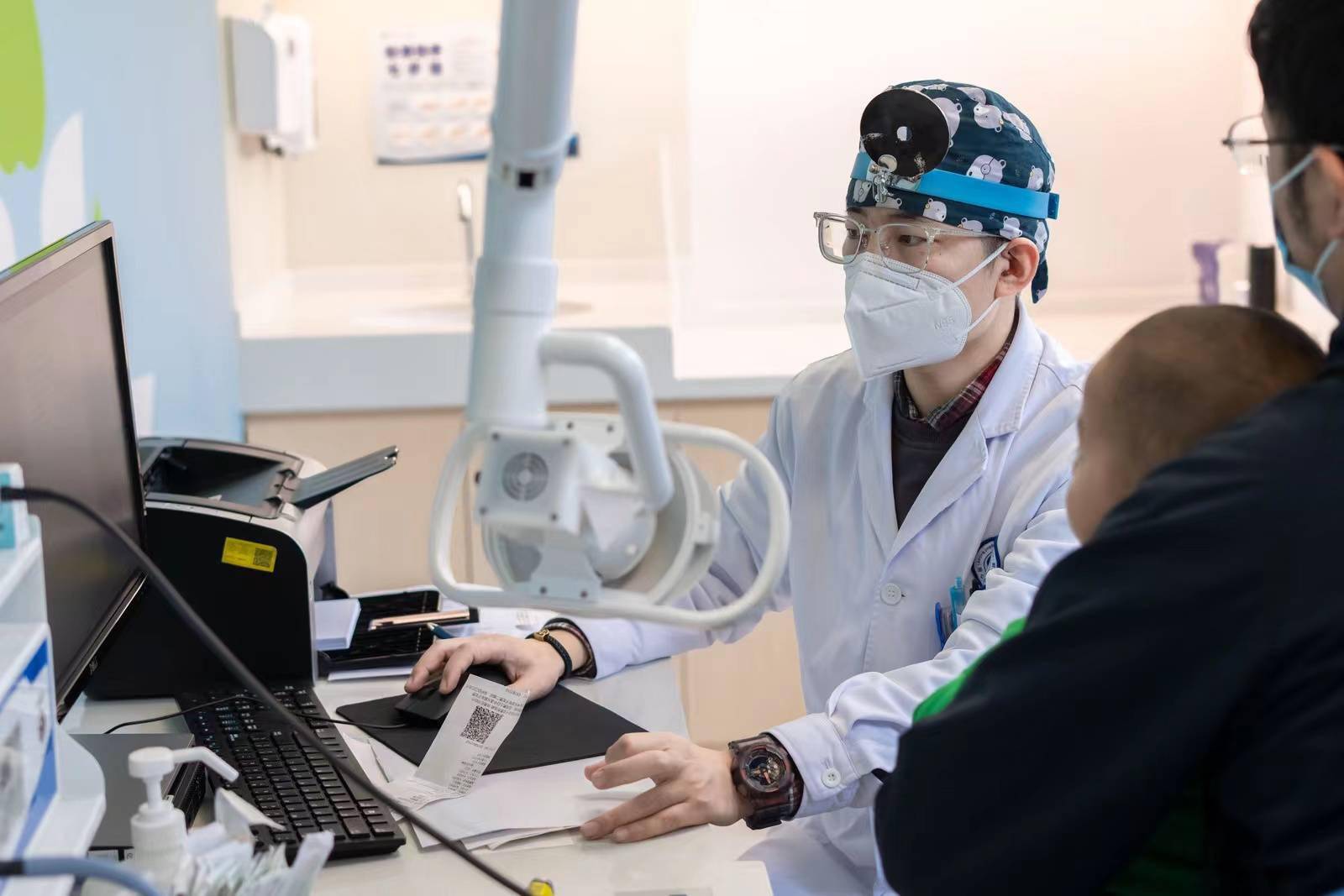 隔离|“线上坐诊”的儿科医生：给居家隔离的孩子治病，让家长舒心