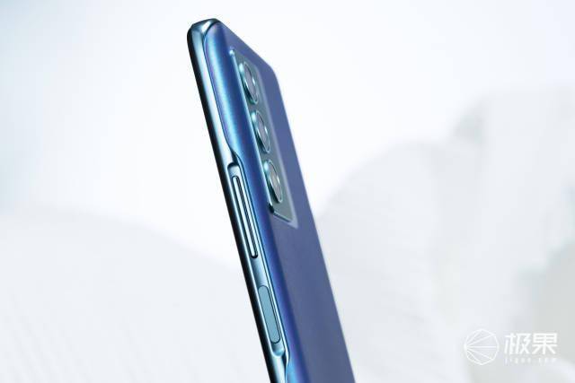 mAh|vivo T1真机上手：骁龙778G+5000mAh大电池，1799售价很亲民