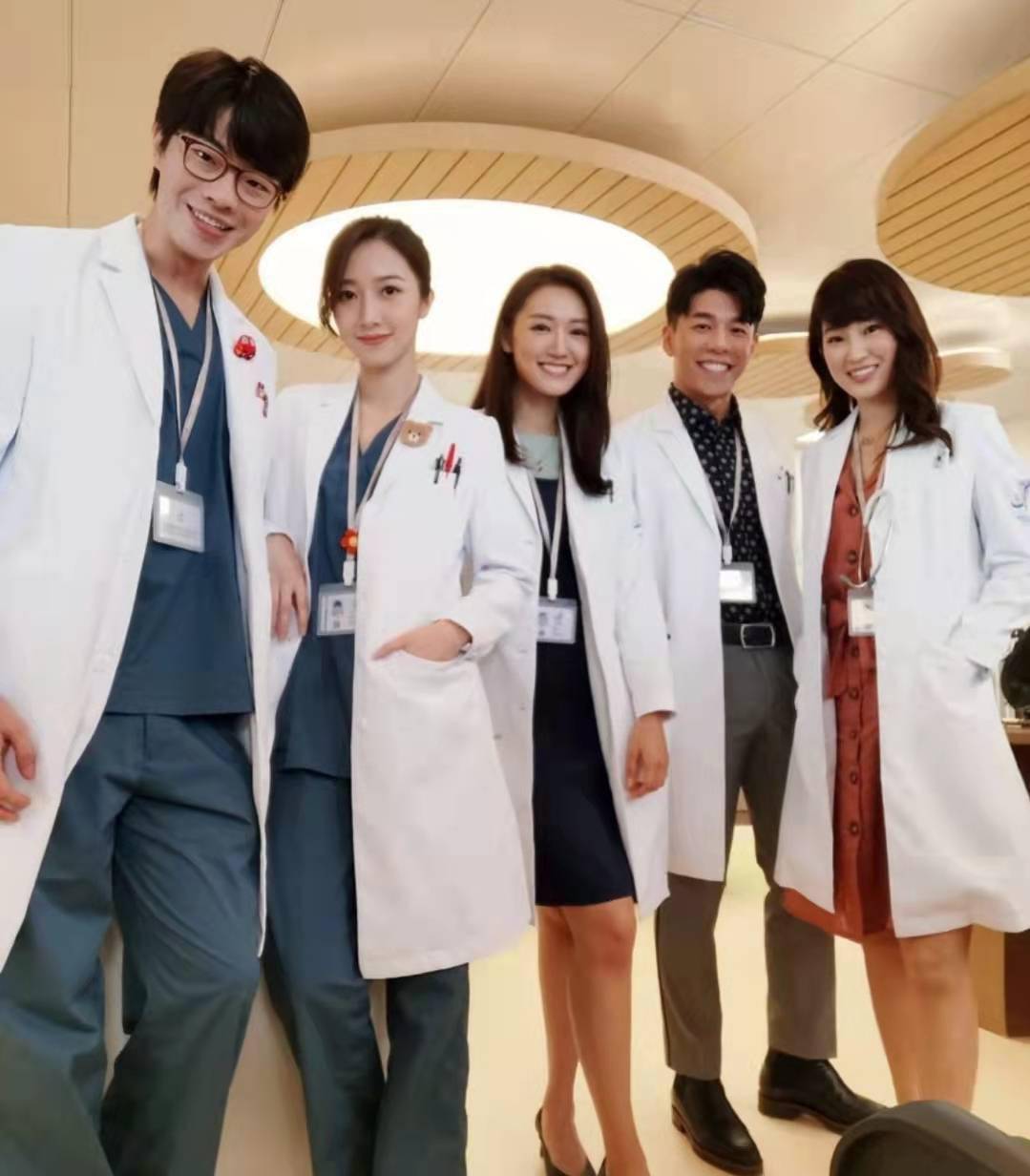 星空下的仁医获关注tvb主持黄碧莲入行七年终崭露头角