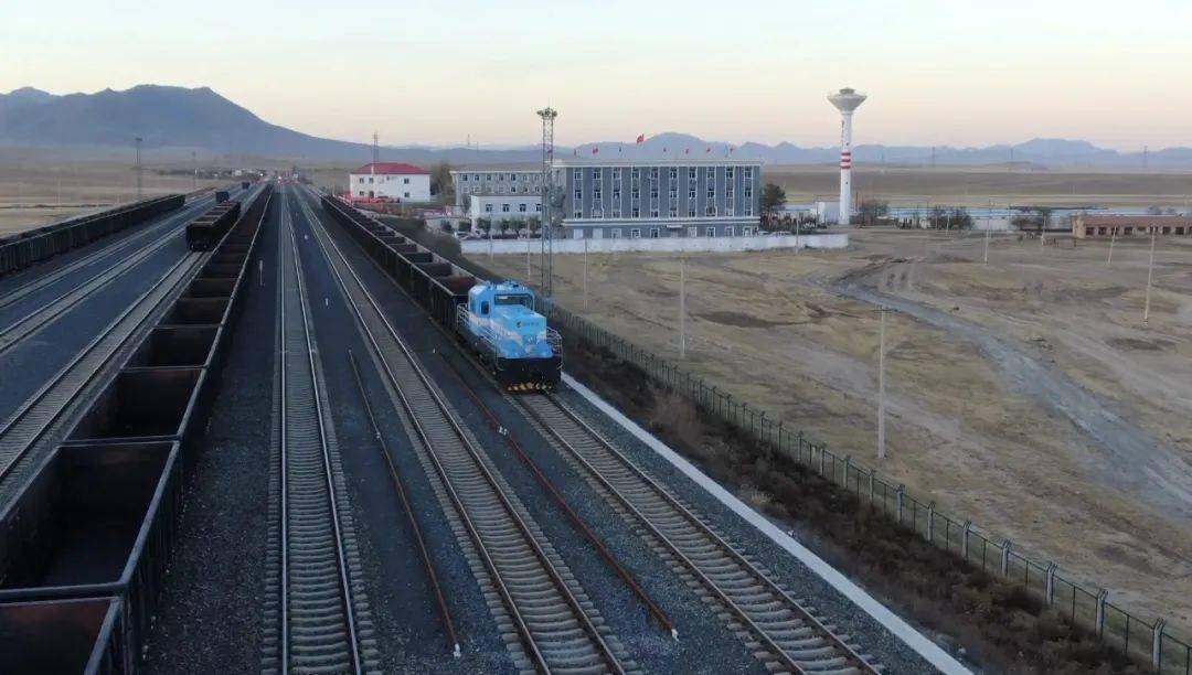 赤峰境内上线运行全国首台氢能机车可运行长达24小时厉害了