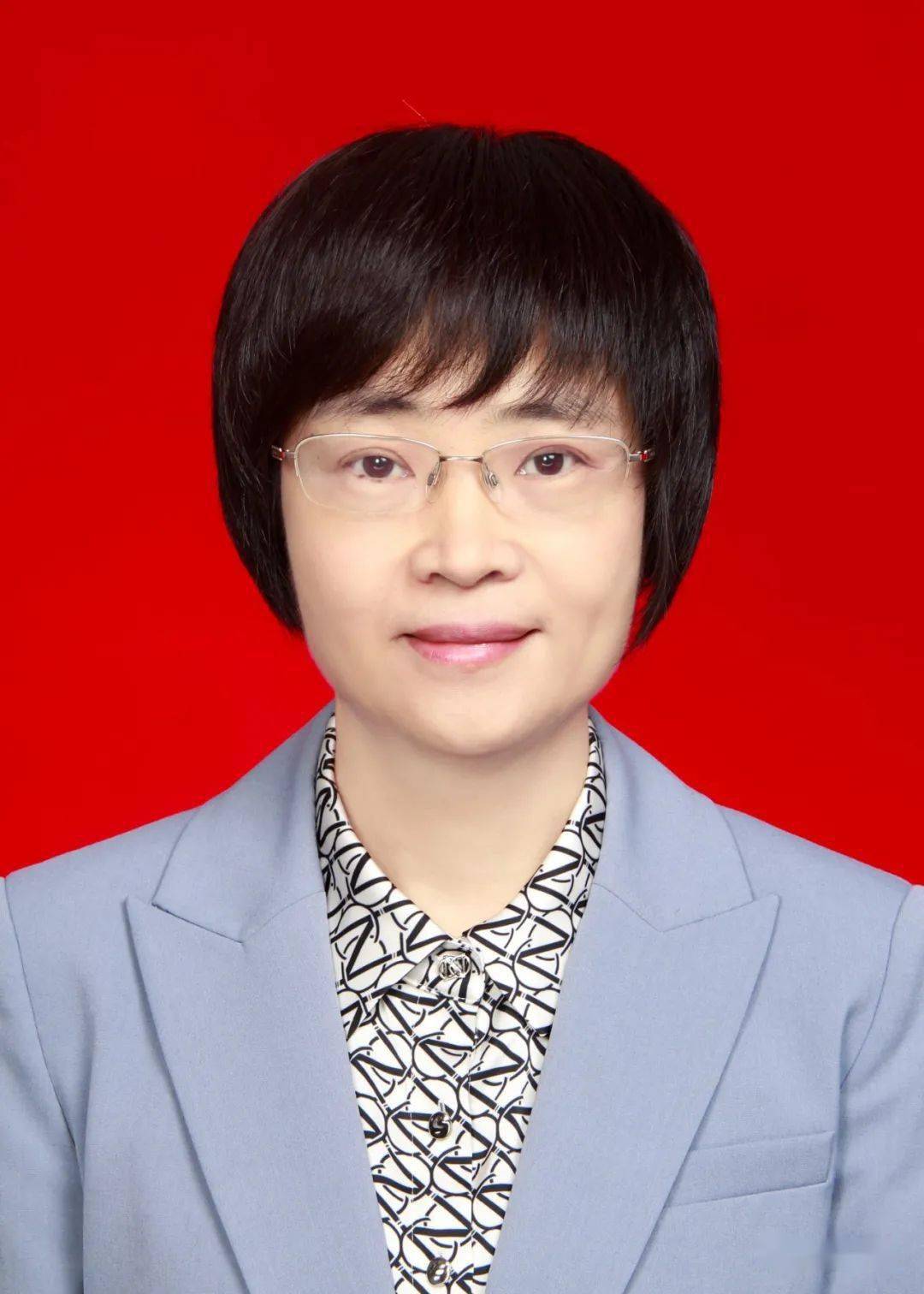 女,汉族,1970年1月生,中央党校大学,中共党员,现任赣州市人大常委会副