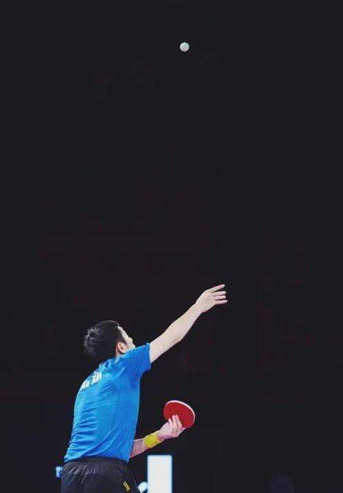 【体育人物】许昕——在晦暗中斑斓,诚恳热爱_直板