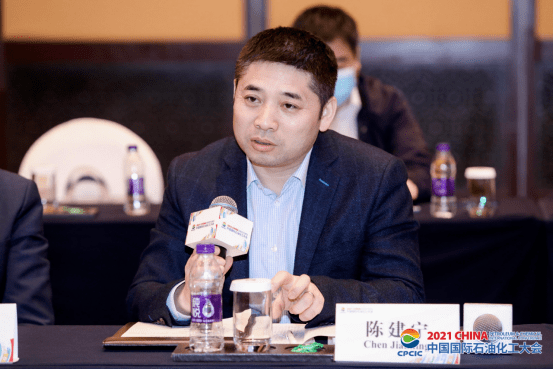 南京江北新材料科技园党工委书记,管办主任陈建宁提到,园区在双碳下