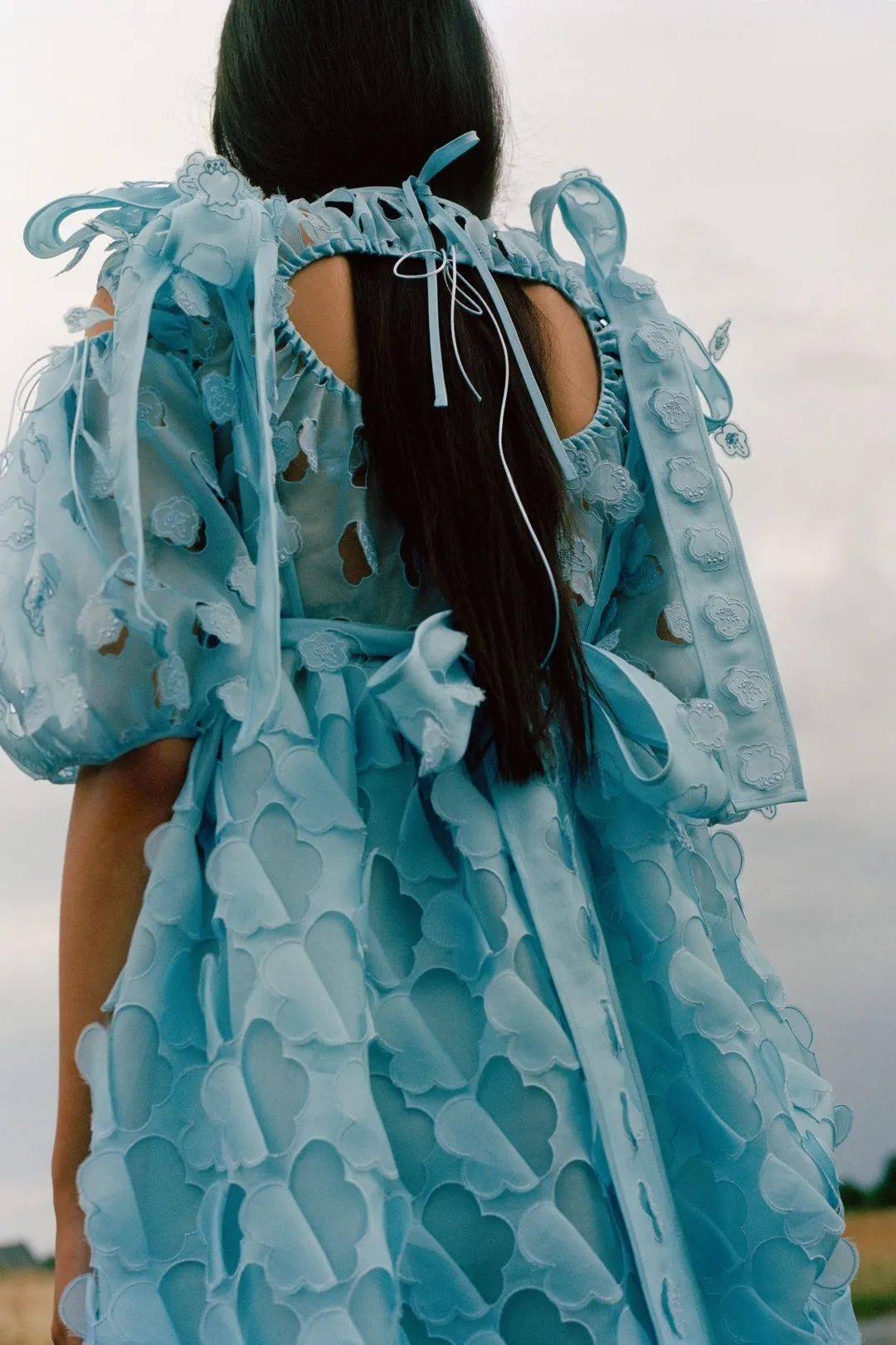 品牌 为「童话」找到合适的安放,来自北欧的浪漫!Cecilie Bahnsen将心跳融入到雨声、风声、吉他声中!