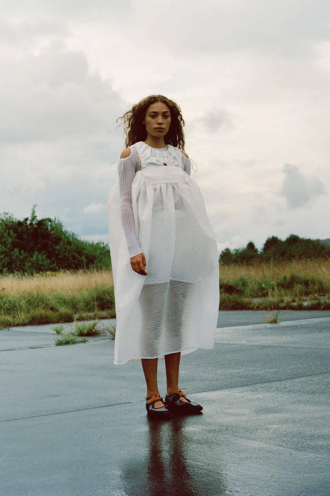 品牌 为「童话」找到合适的安放,来自北欧的浪漫!Cecilie Bahnsen将心跳融入到雨声、风声、吉他声中!