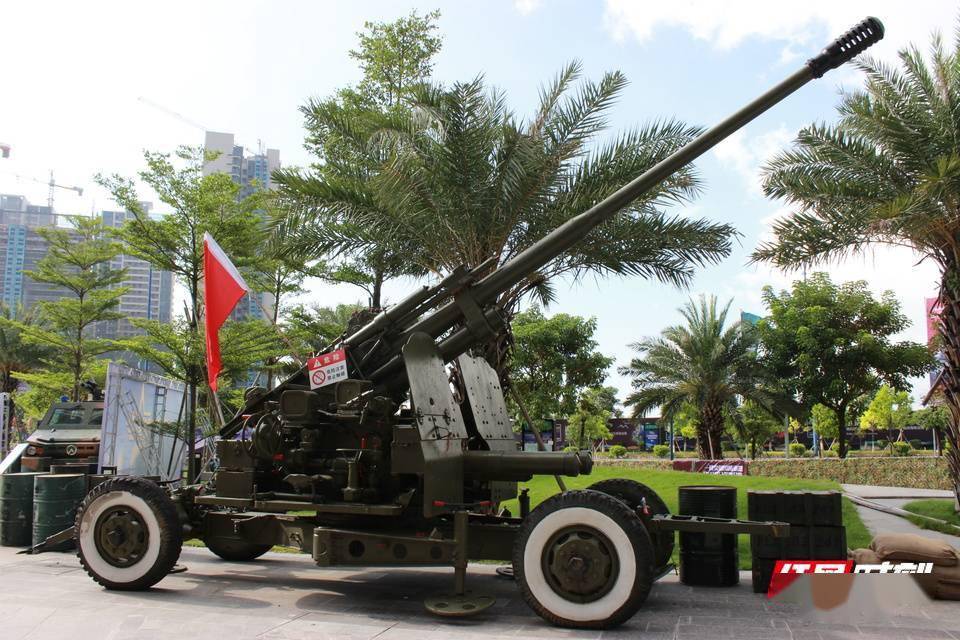 陆100高射炮.