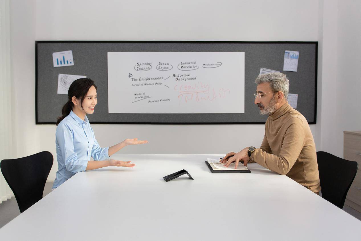 【IT之家评测室】讯飞双屏翻译机体验：商务精英的异国伴侣