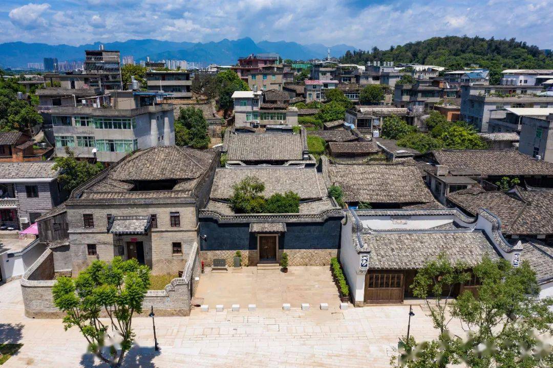 阳岐严复故居(修缮前)14岁那年,严复的父亲病故,严家从此家道中落,举