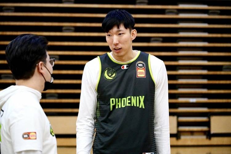 社交|NBL东南墨尔本凤凰队晒照 周琦亮相球队训练馆