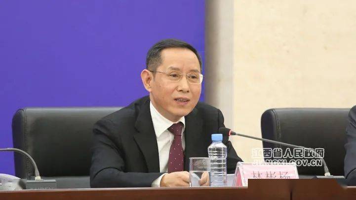 省发展改革委党组成员,副主任林彬杨(文颖 摄)林彬杨:近年来,各地各