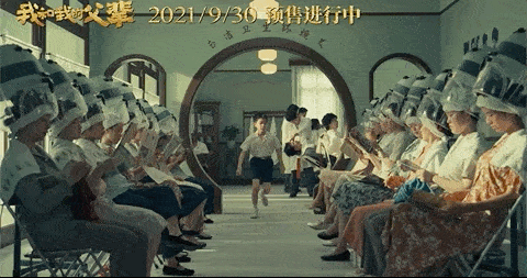 年代 幕后 |《我和我的父辈》中，她给徐峥做“发型”