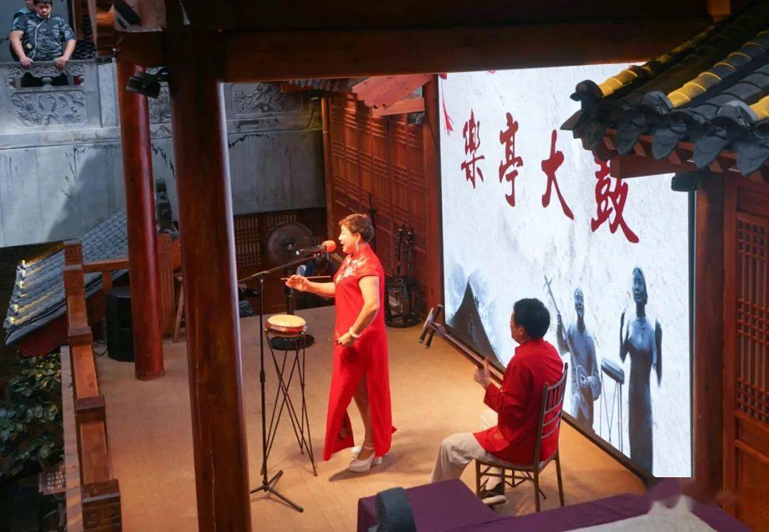 皮影戏,曲艺等节目,来几样唐山特色小吃,既品尝美食,又体验传统文化
