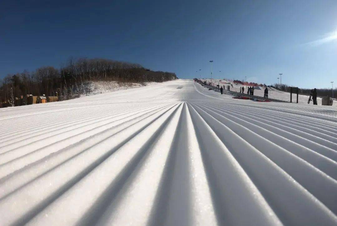 怪坡滑雪场雪道图片